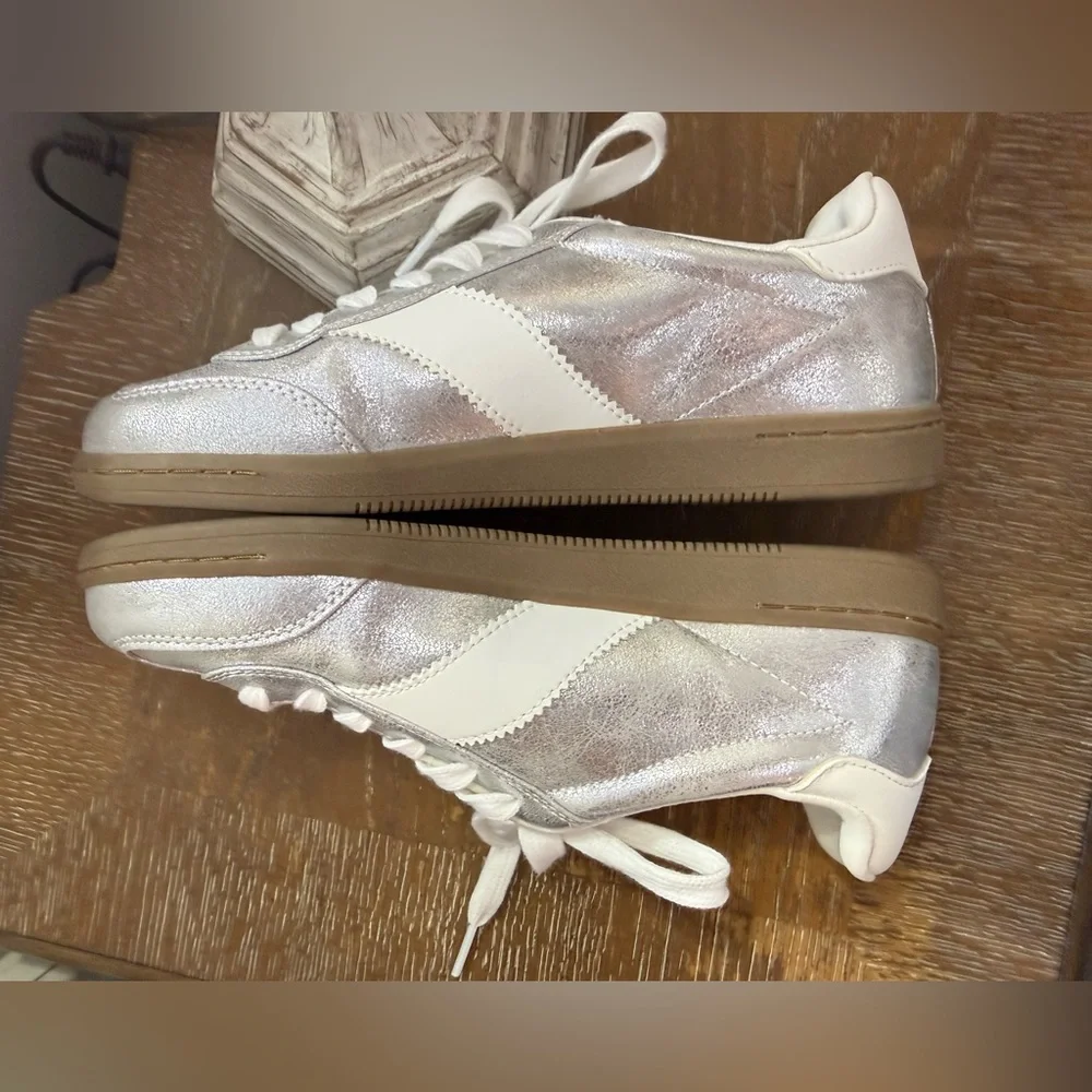 Universal Thread Silver Metallic Sneakers - Picture 7 of 8